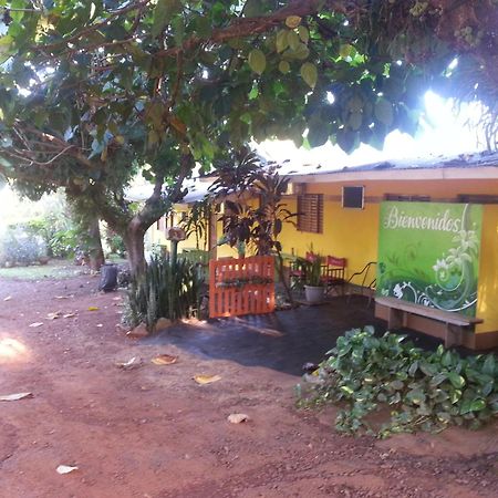 Hotel Y Residencial Amigos Puerto Iguazu Bagian luar foto