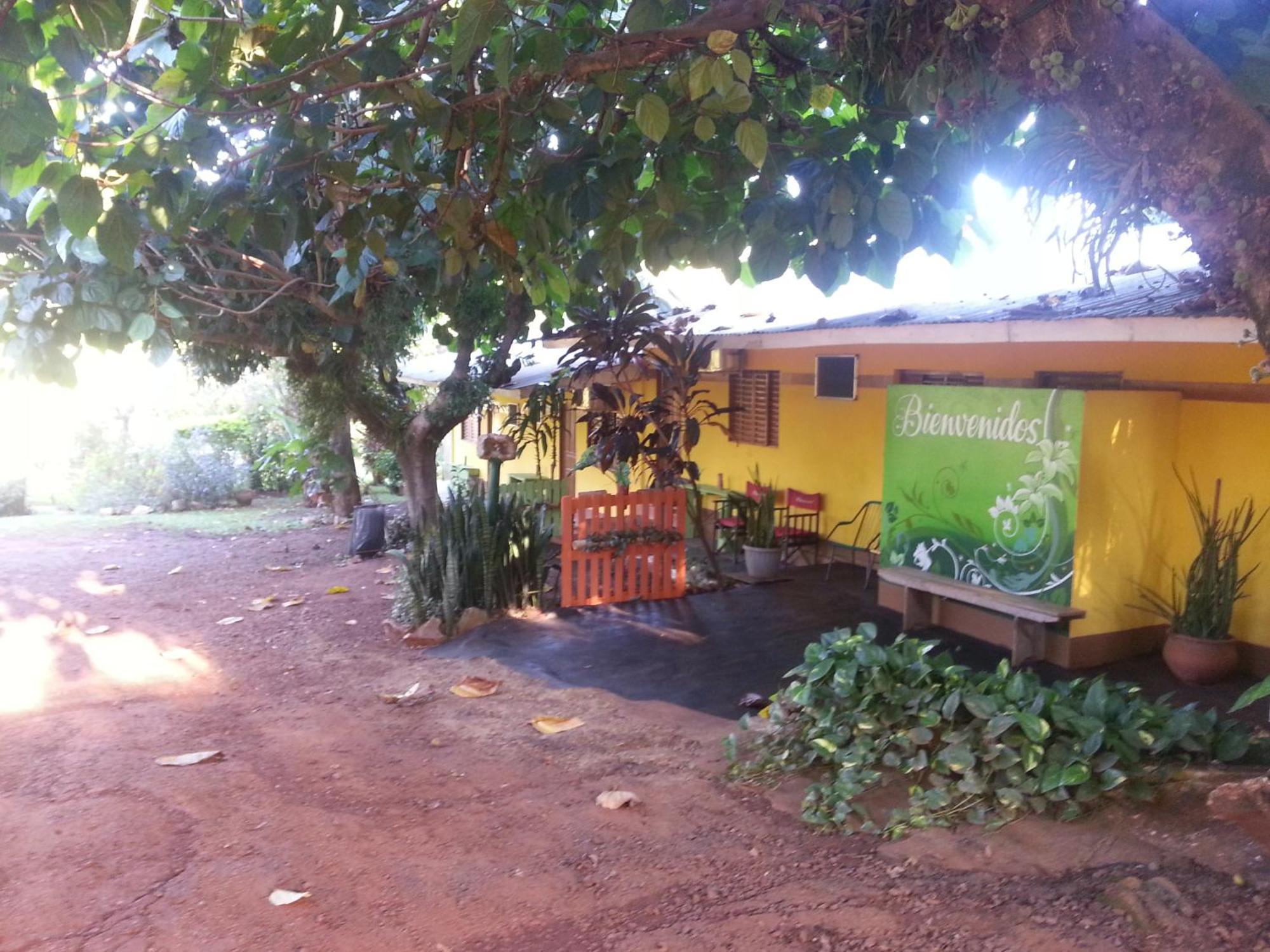 Hotel Y Residencial Amigos Puerto Iguazu Bagian luar foto